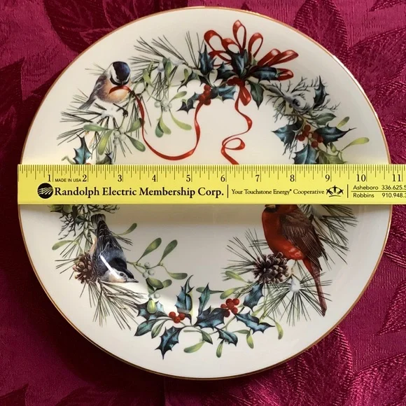 Lenox Winter Greetings Dinner Plates - Picture 2 of 5